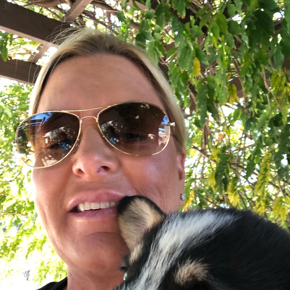 Meet your Posher, Cynthia - Picture 1 of 1